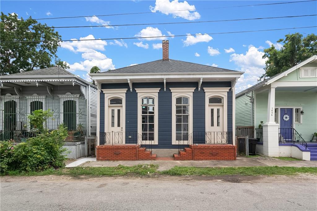1460 N Robertson Street — photo