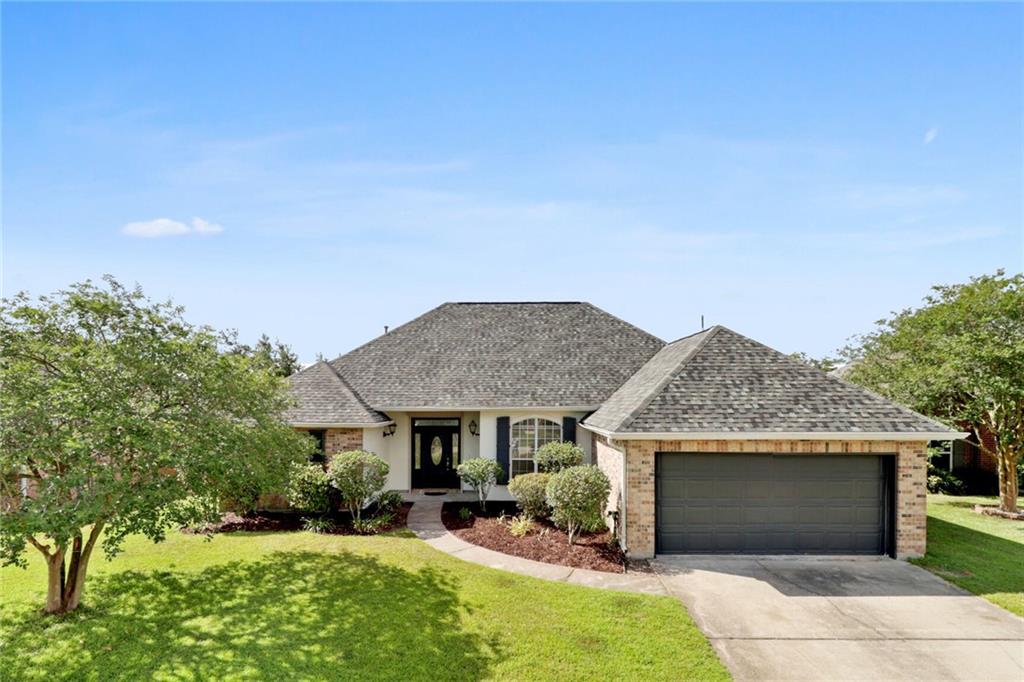 212 Oak Point Drive — photo