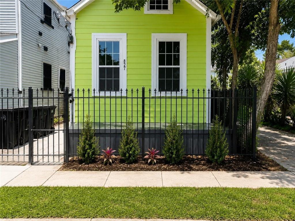 827 Delachaise Street — photo