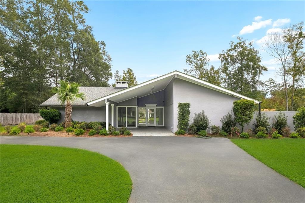 17 Wisteria Lane — photo