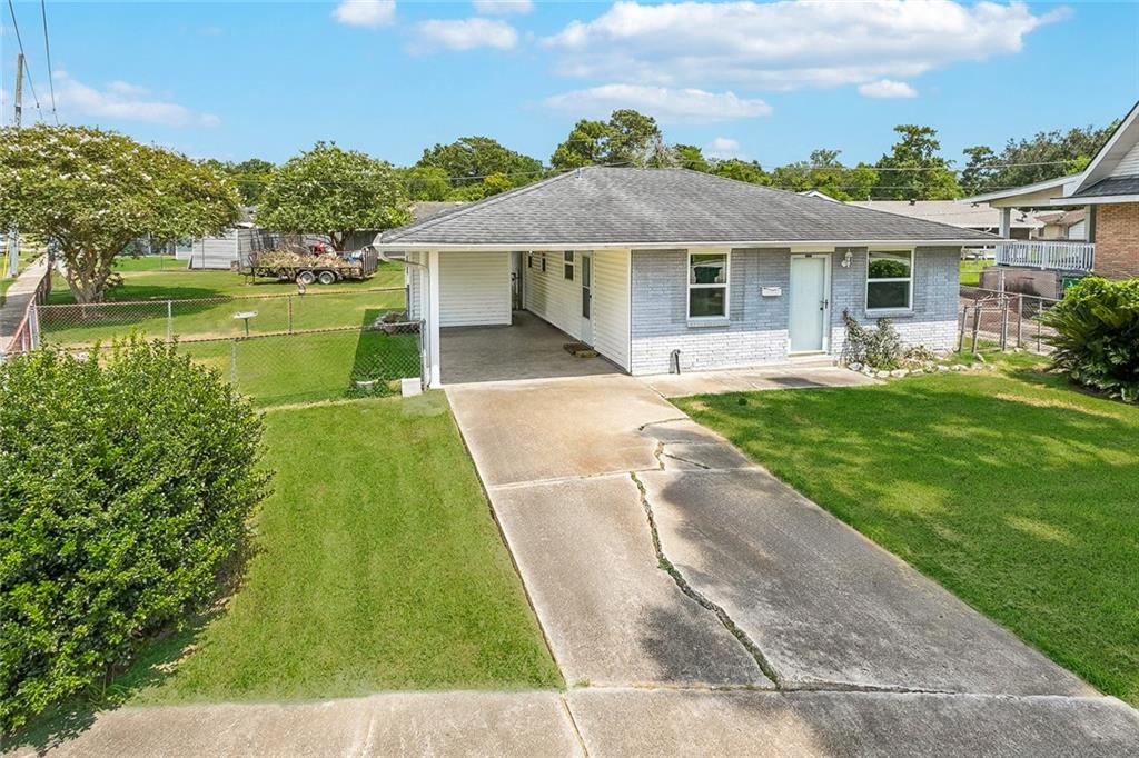 1501 Maplewood Drive — photo