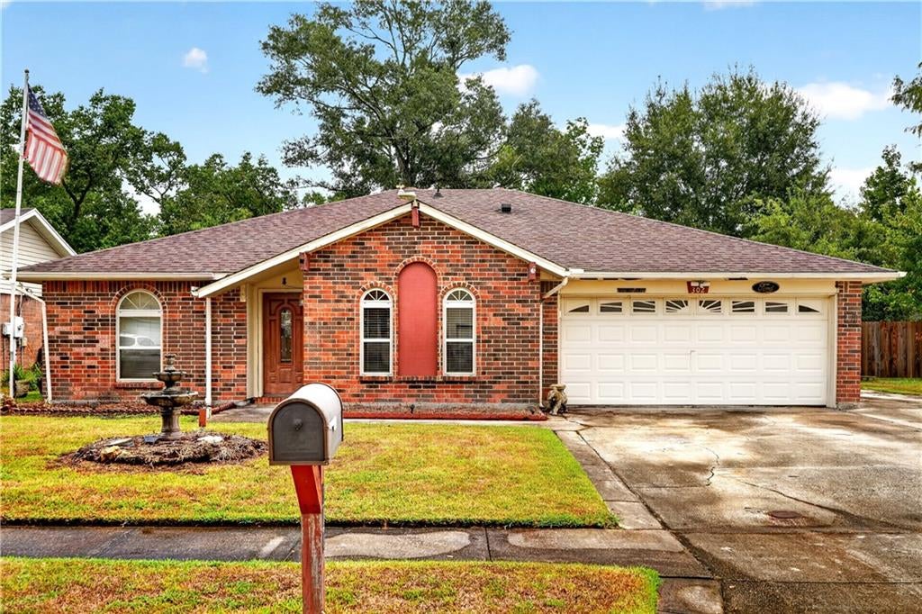 302 Somersset Drive — photo