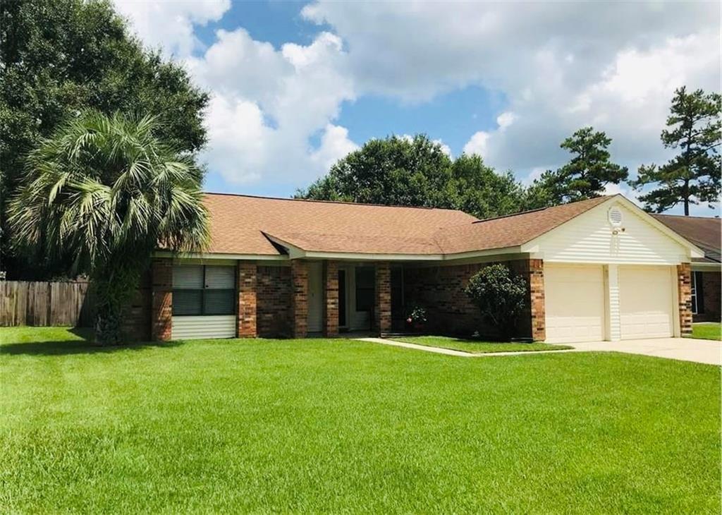 802 Lake Arthur Court — photo