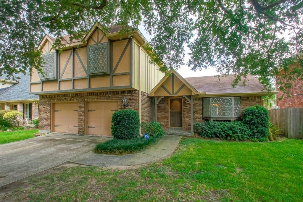 4520 Chateau Drive — photo