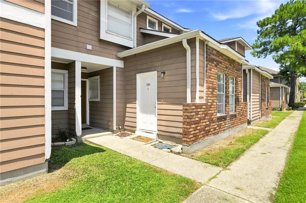 2425 Oxford Place 131 — photo
