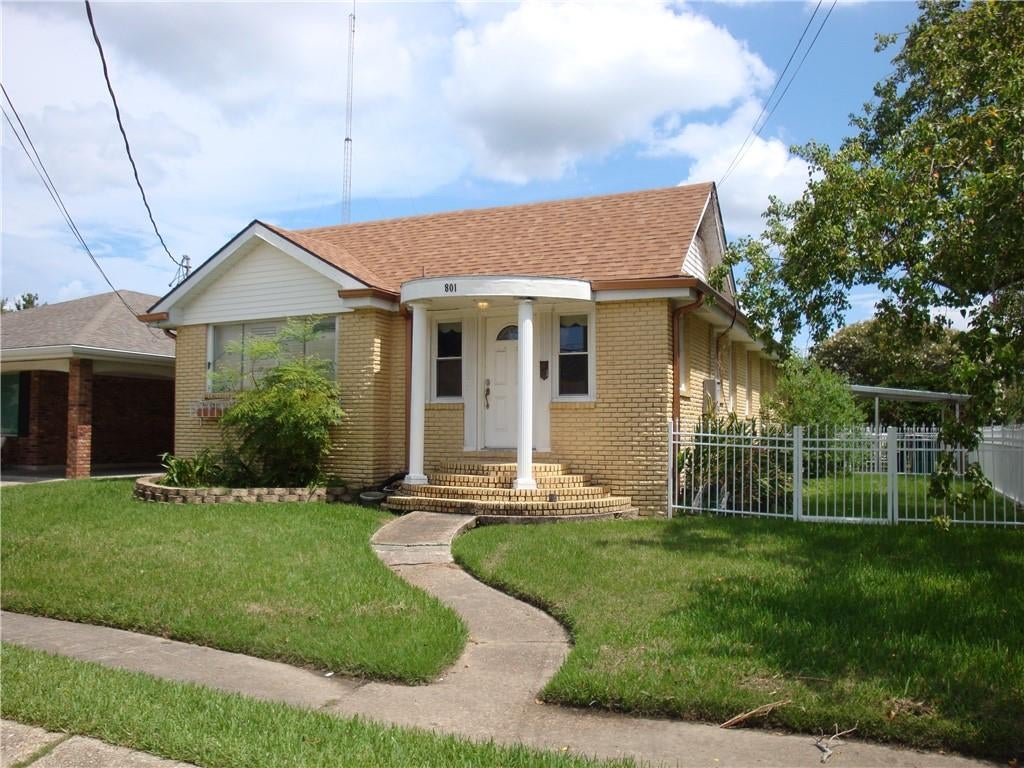 801 Oaklawn Drive — photo