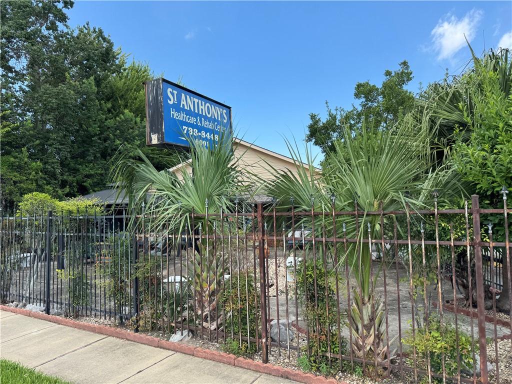 6001 Airline Drive — photo