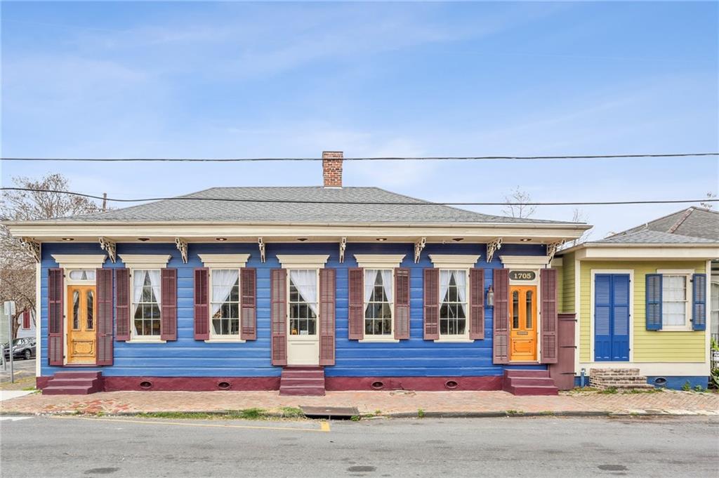 1705 Burgundy Street — photo
