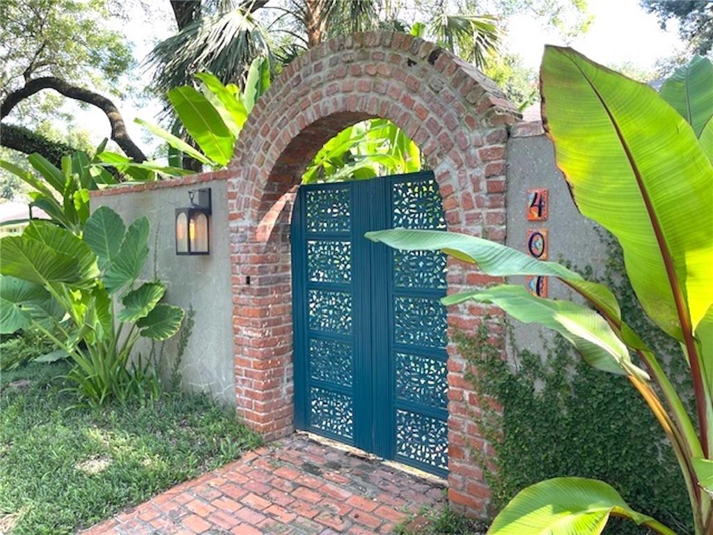 407 Live Oak Drive — photo