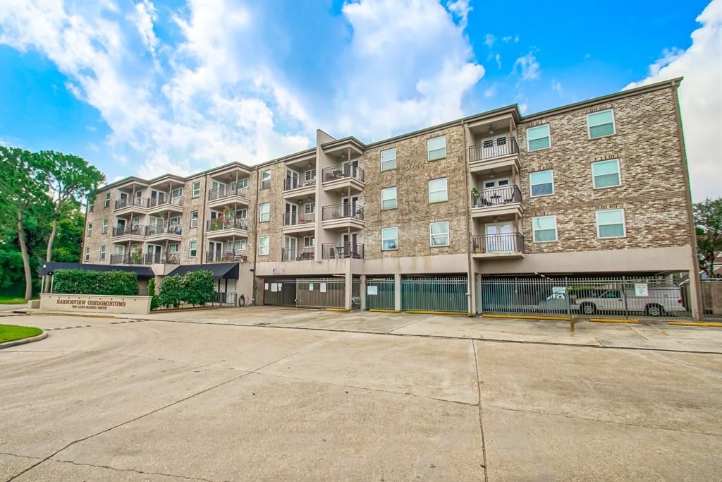 500 Lake Marina Street 205 — photo