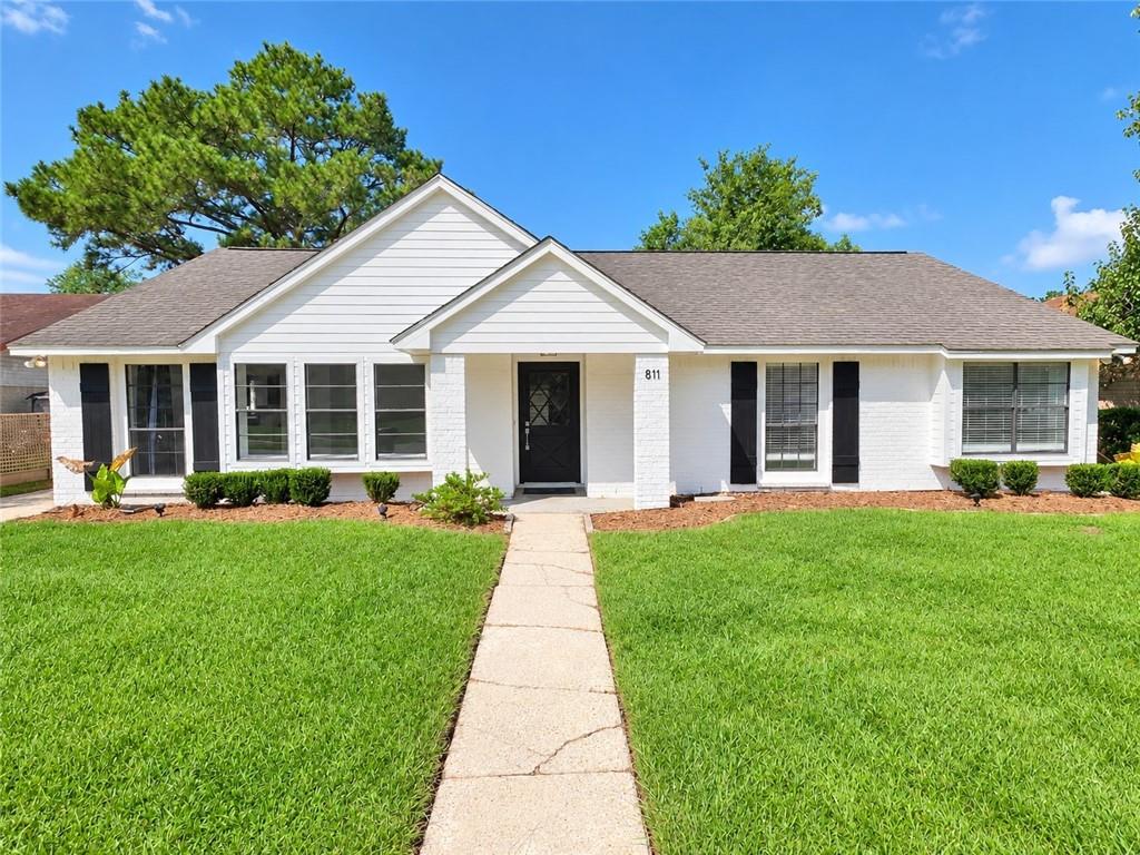 811 Lake Arthur Court — photo