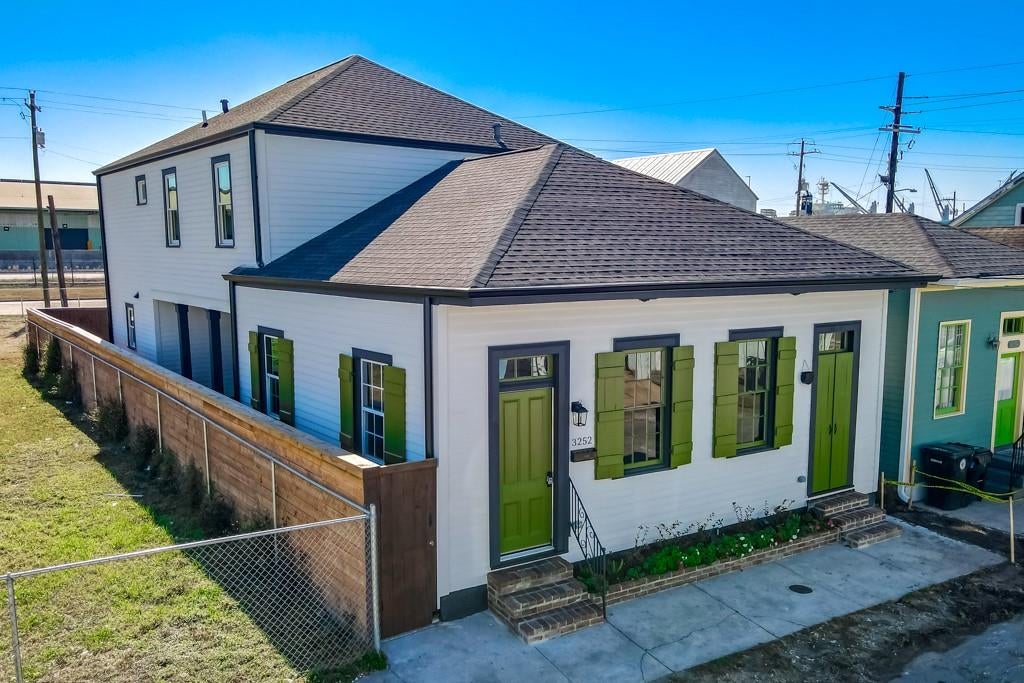 3252 Saint Thomas Street — photo