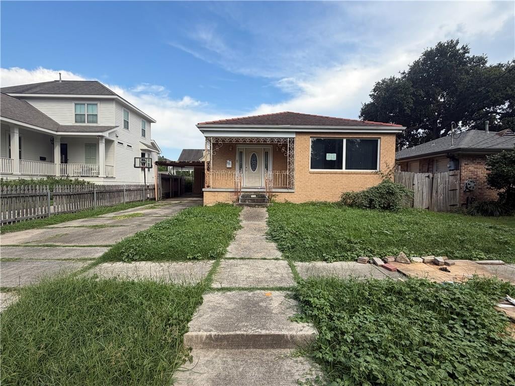 7011 Louisville Street — photo
