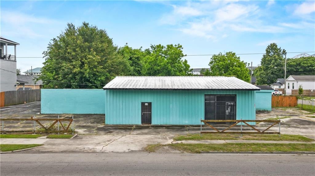 801 Newton Street — photo