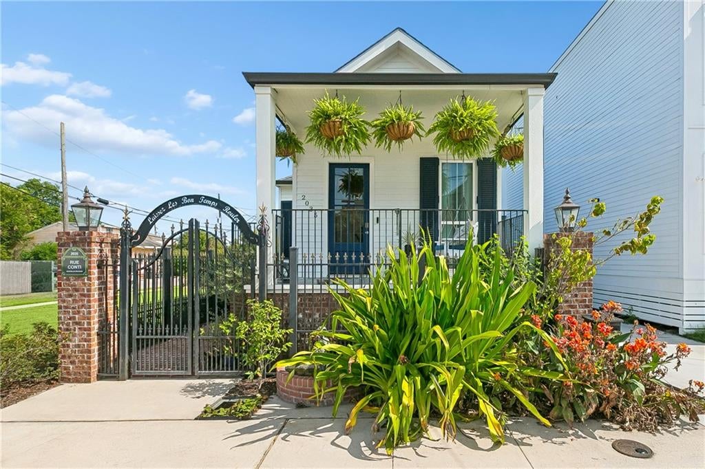 2035 Conti Street — photo
