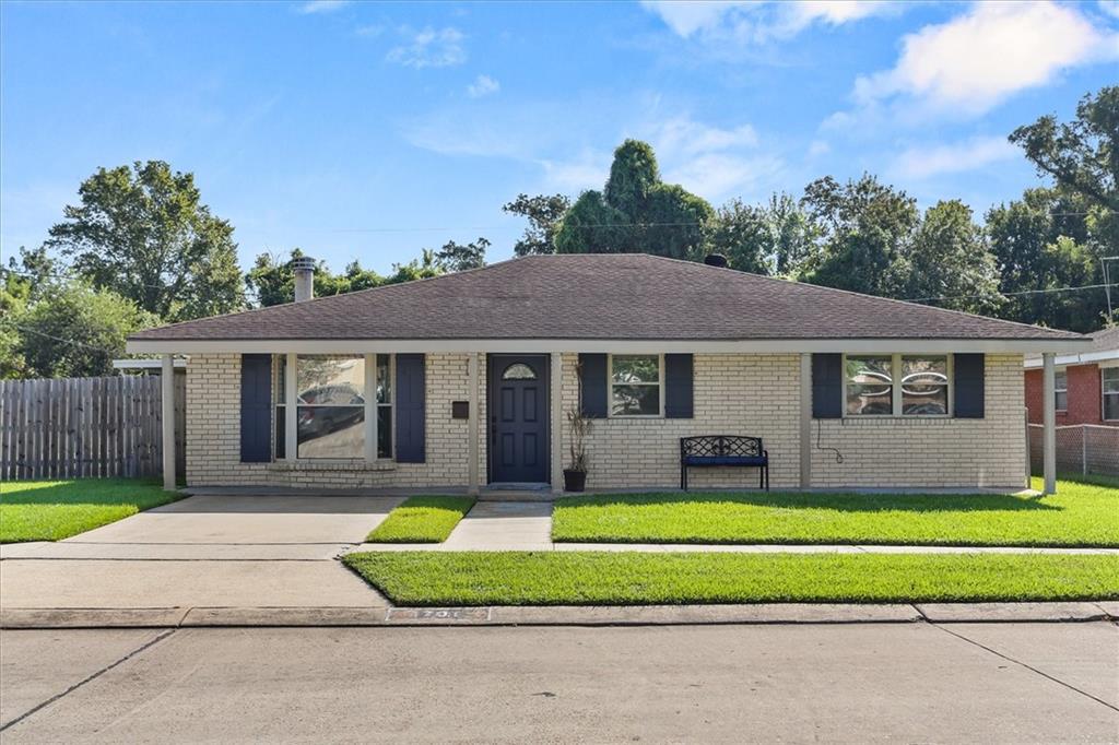 1701 Redwood Drive — photo