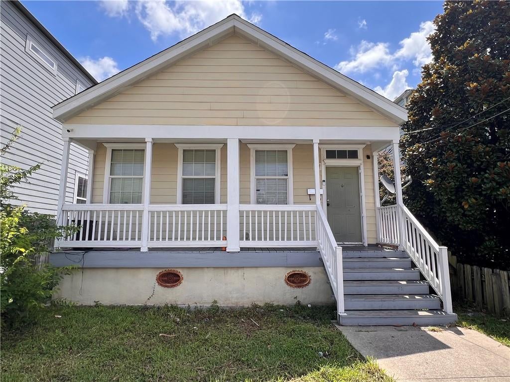 2433 Amelia Street — photo