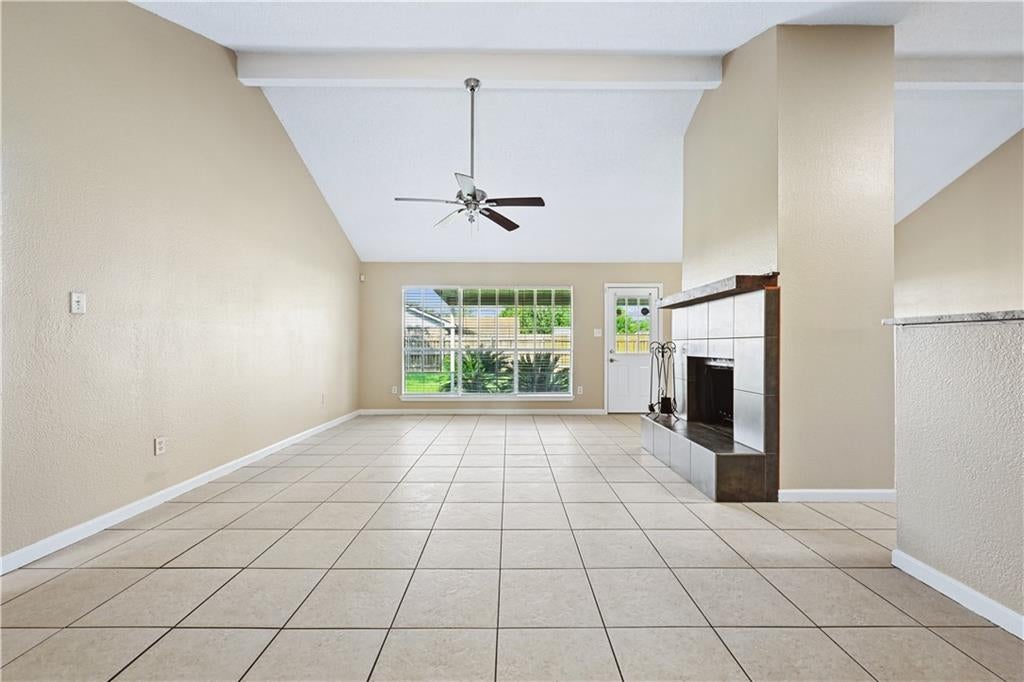 1402 Shakespeare Court — photo