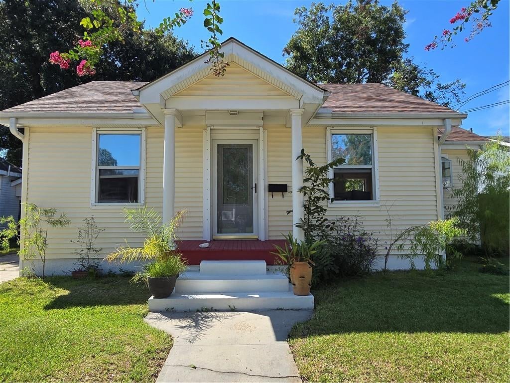 200 Claiborne Court — photo