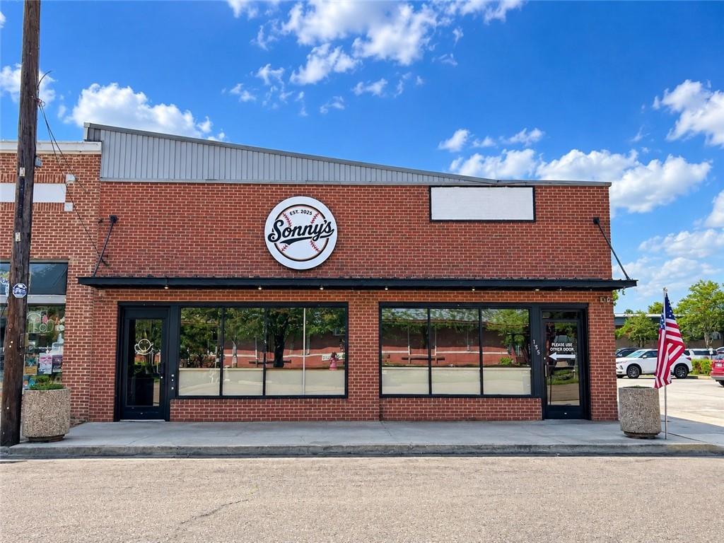 155 NW Railroad Avenue — photo