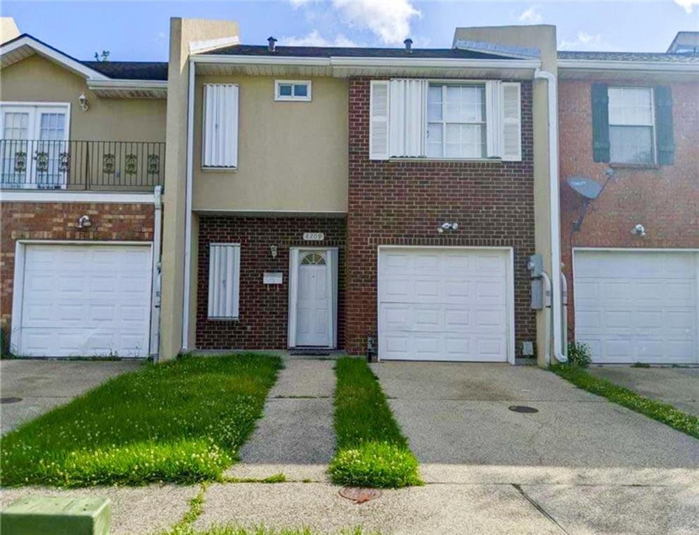 8209 Edinburgh Street — photo