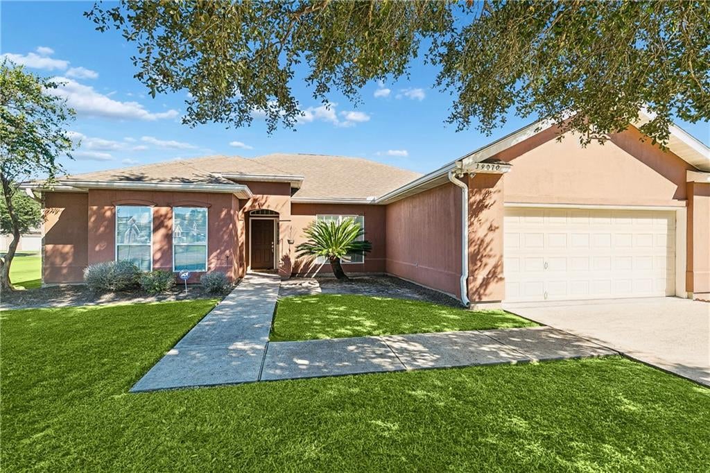 39070 Pirogue Avenue — photo