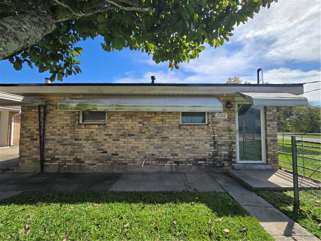 1002 Daniel Street — photo