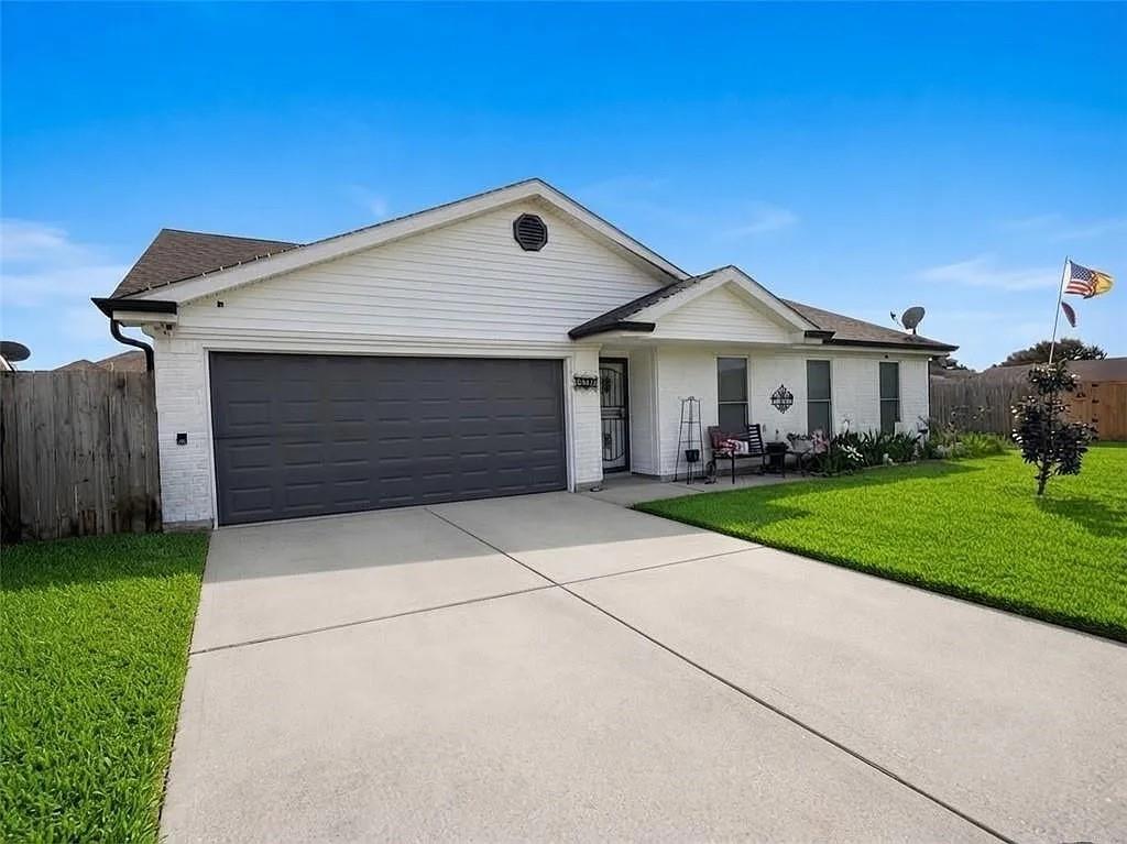 2737 Pin Oak Drive — photo