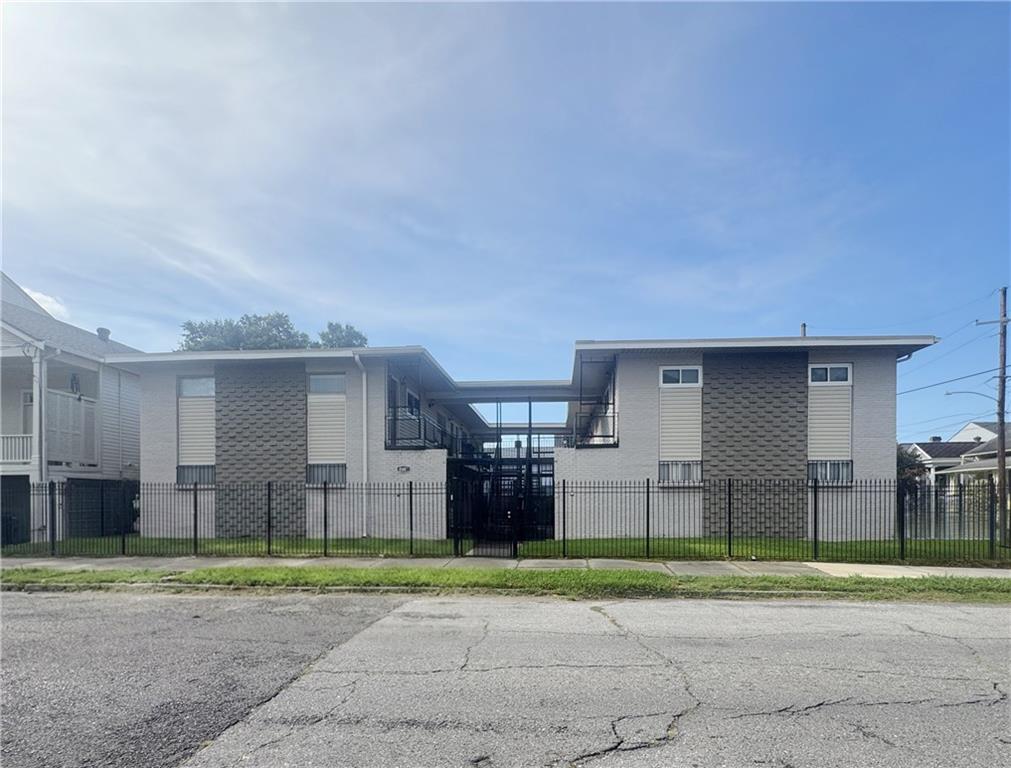 2601 Carondelet Street H — photo