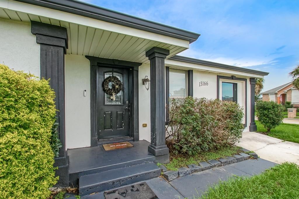 13166 Chateau Court — photo