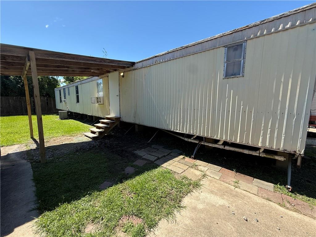 172 Riverview Court — photo