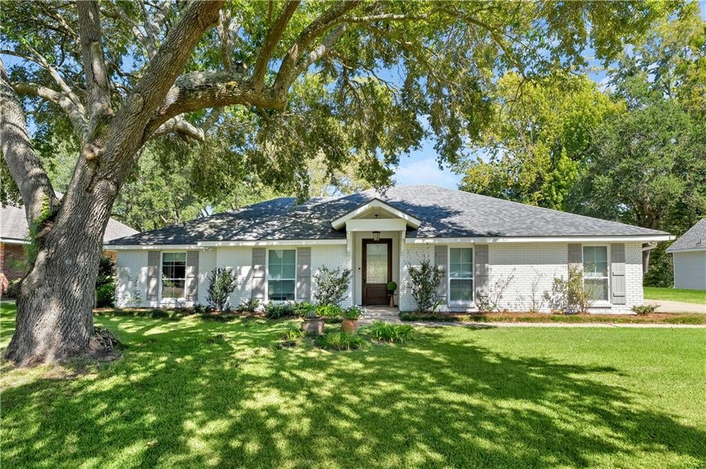 805 Beau Chene Drive — photo
