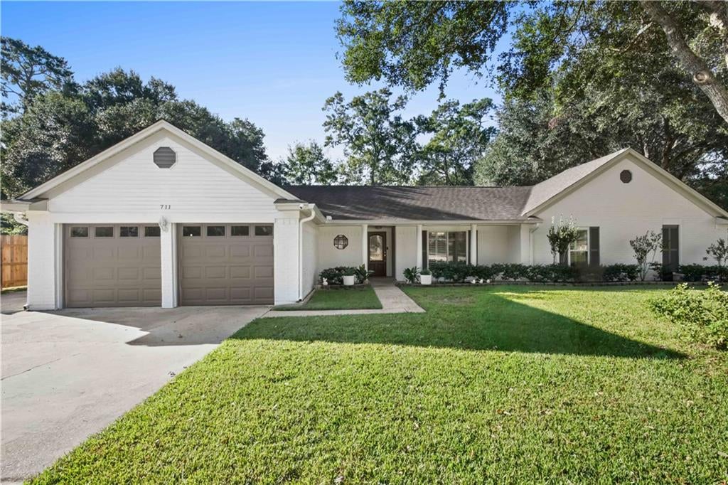 711 Lake Des Allemands Court — photo