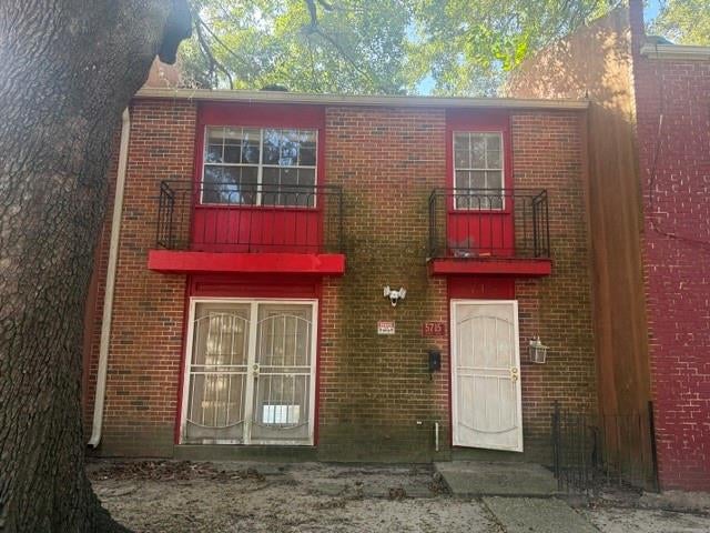 5715 Count Lane — photo