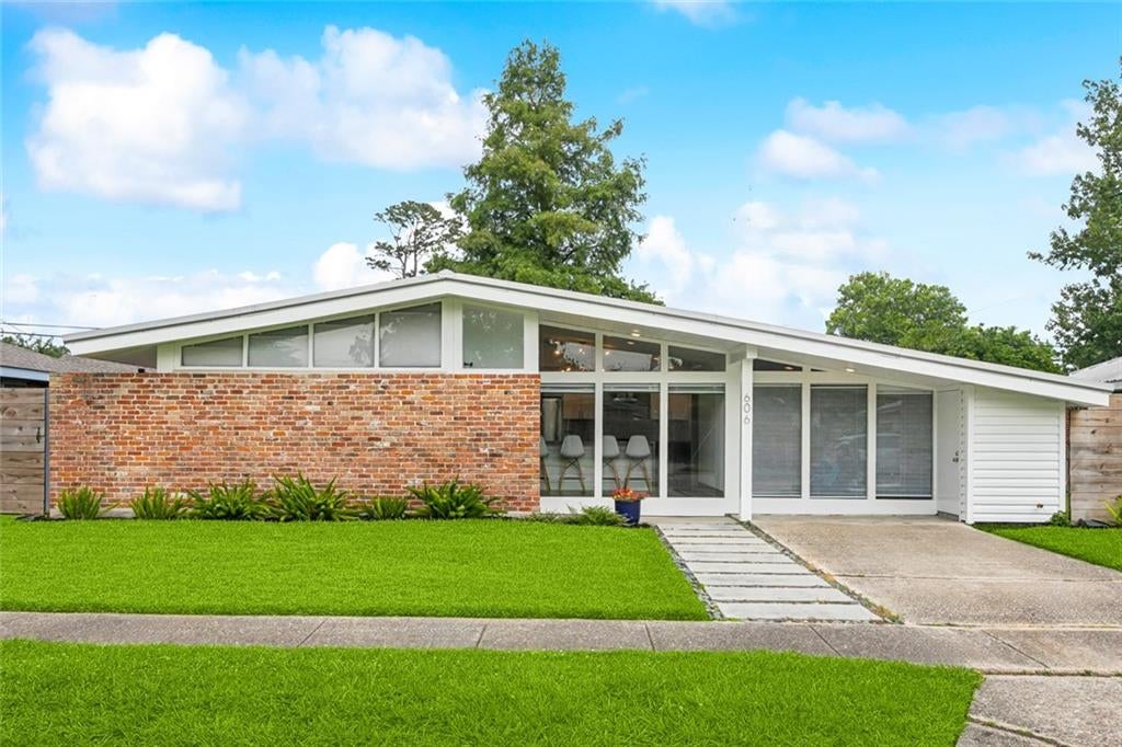 606 Stratford Drive — photo