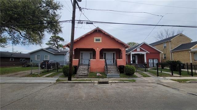 2017 Louisa Street — photo
