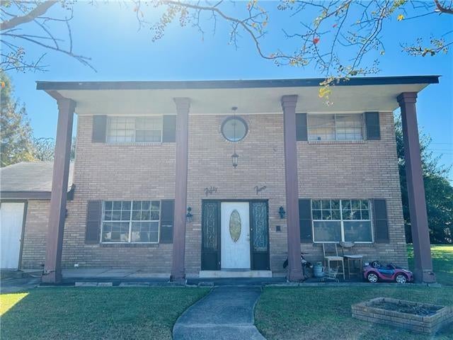 52 Carolyn Court — photo