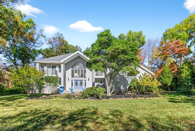 16 Benedek — photo