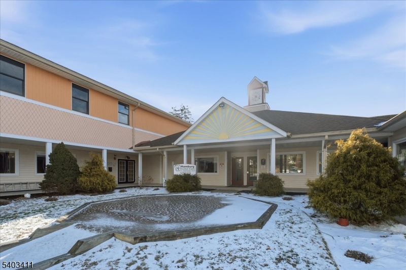 106 Quarry Rd Commer Ctr — photo