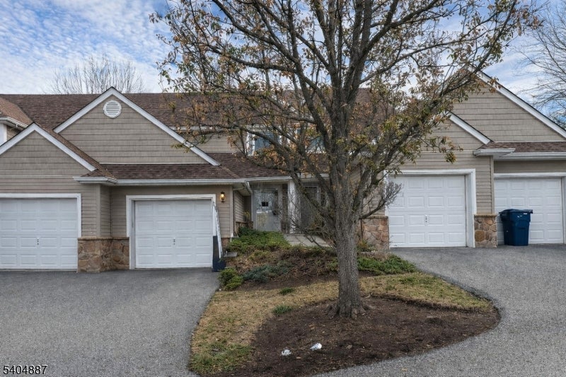 113 Bourne CI — photo