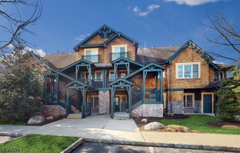 8 Maple Cres Unit 12 — photo