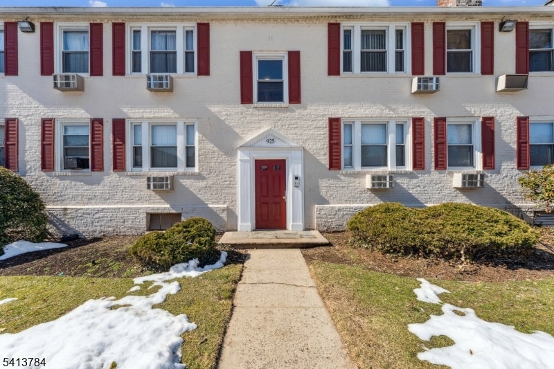 925D E Front St 66 — photo