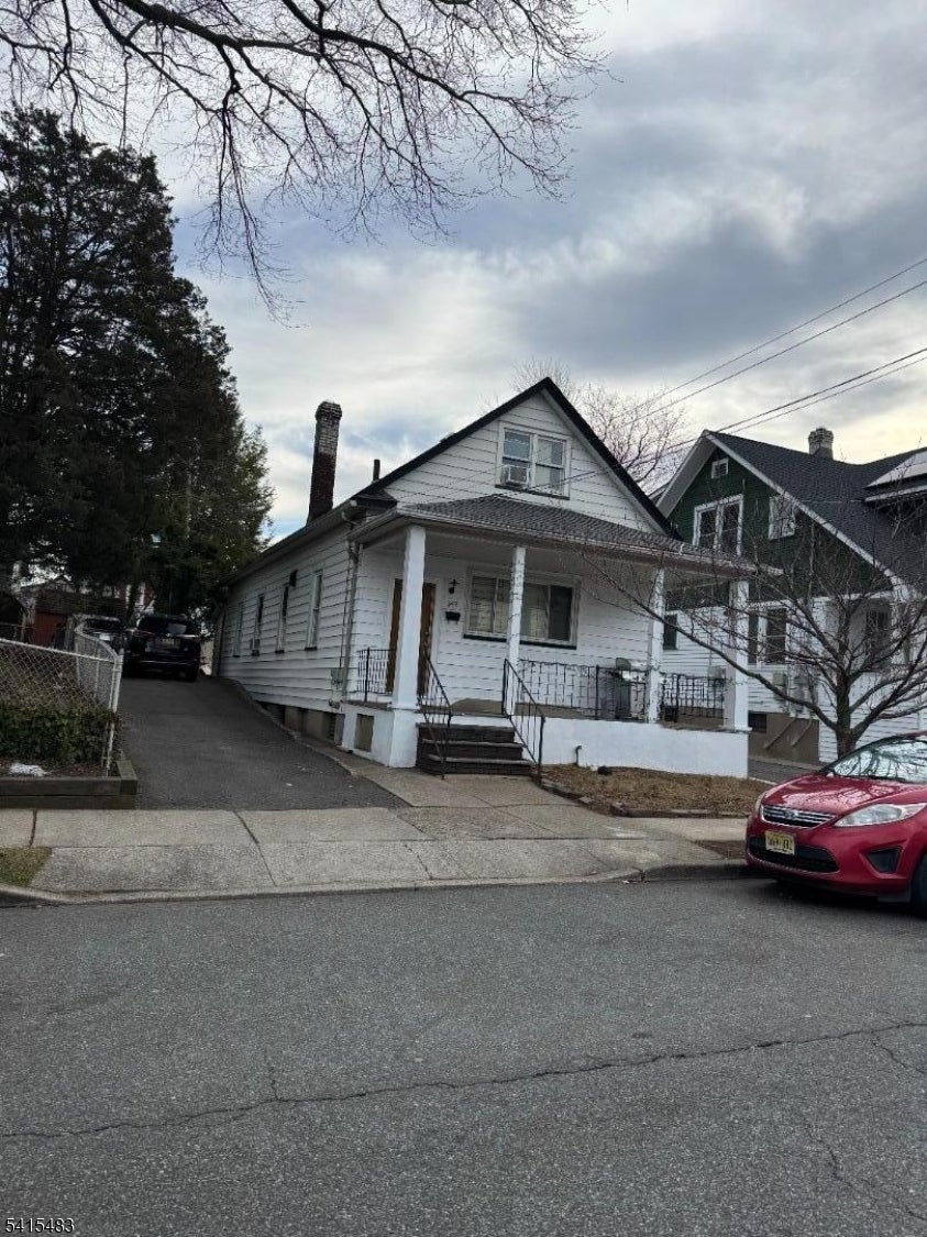 149 W 2nd St — photo