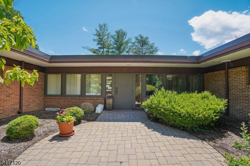 8 Shunpike — photo