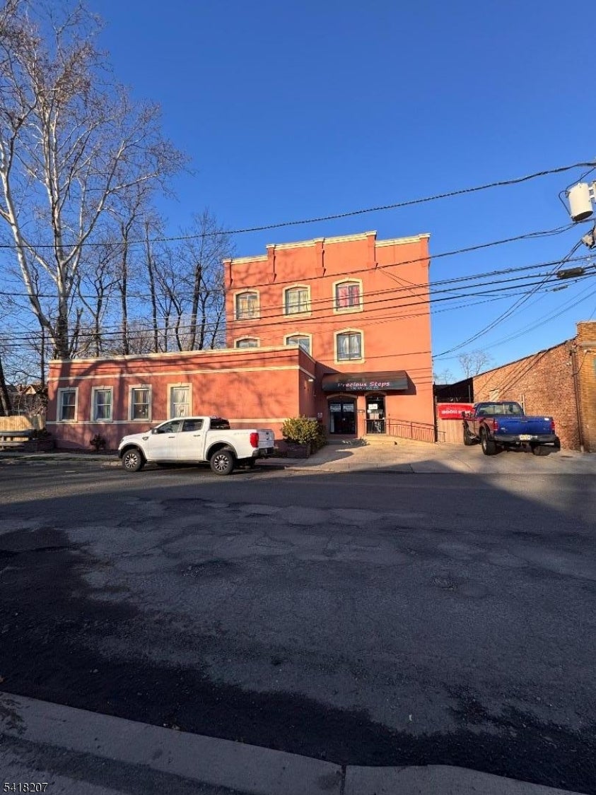 12-18 Washington Ave — photo
