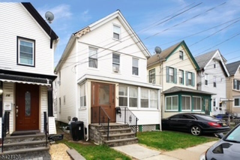 18 Llewellyn Ave — photo