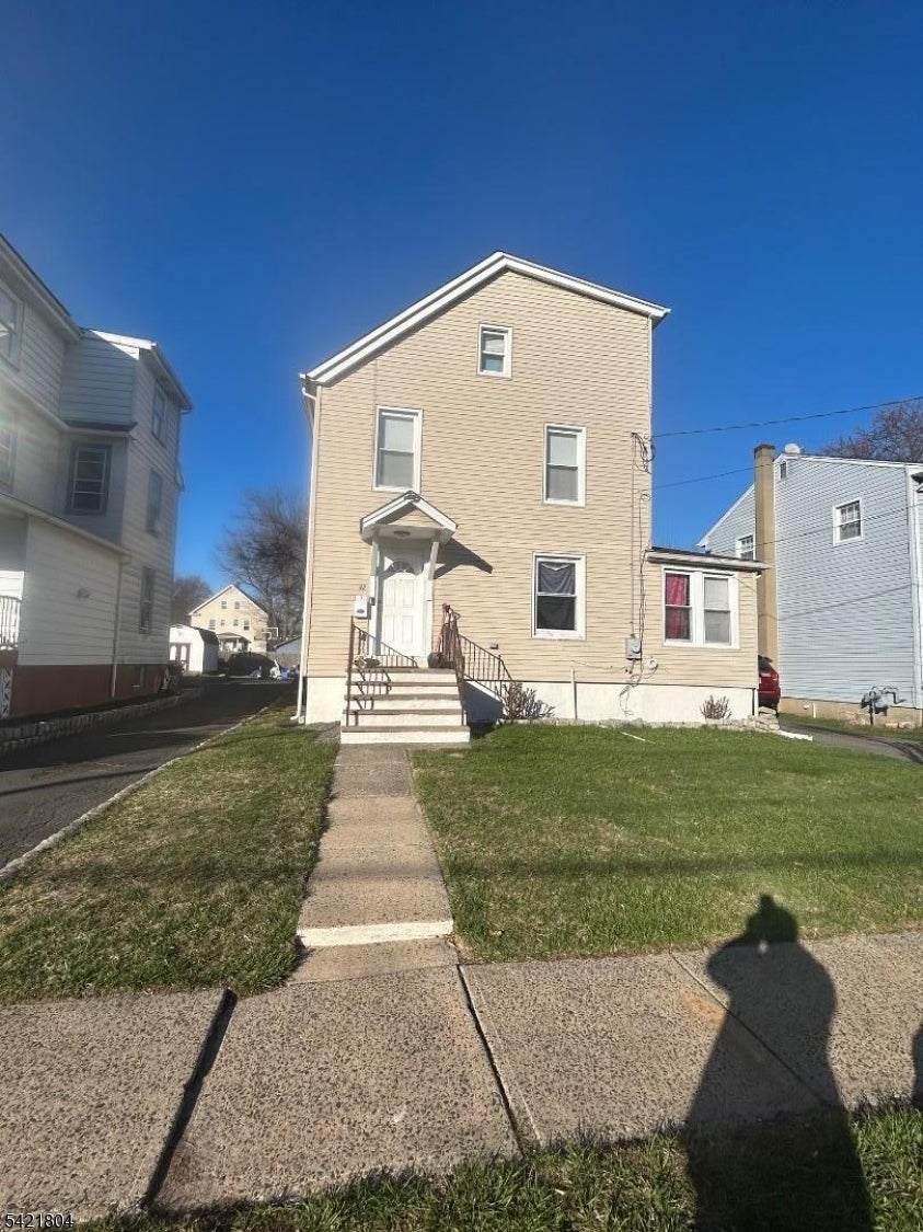 42 Whitewood Ave — photo