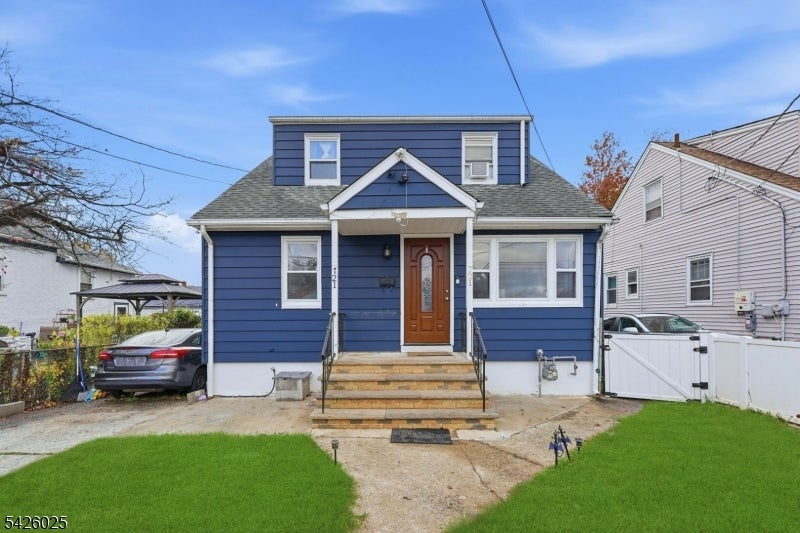721 E Curtis St — photo