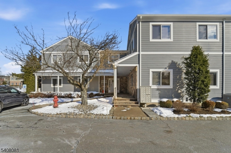 123 Columbia Tpke — photo