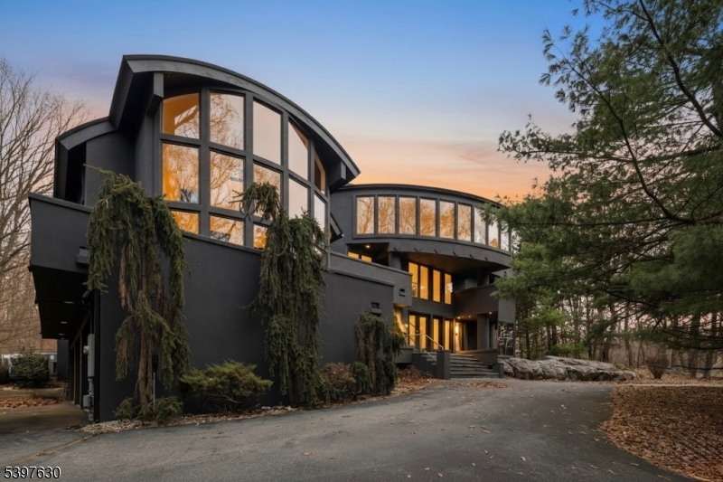 12 Smoke Rise Road, Kinnelon, NJ 07405